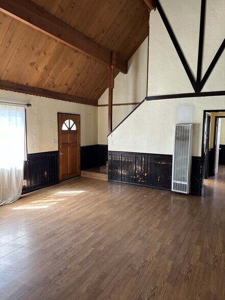 Building Photo - 200 E Country Club Blvd