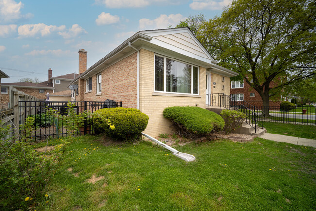 Building Photo - 6500 W Raven St