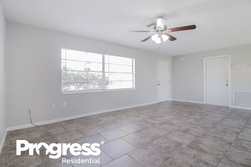 Building Photo - 3837 Stonemont Dr