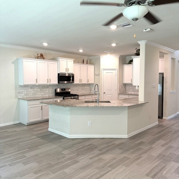 Building Photo - 15823 Vanderpool River Dr