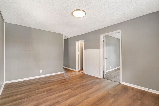 Building Photo - Charming and remodeled 2 Bed | 1 Bath Home...