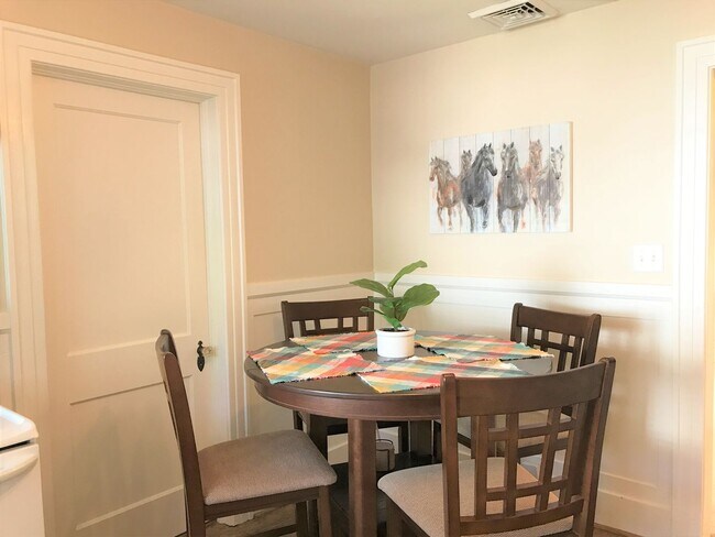 Building Photo - Windsor St-214