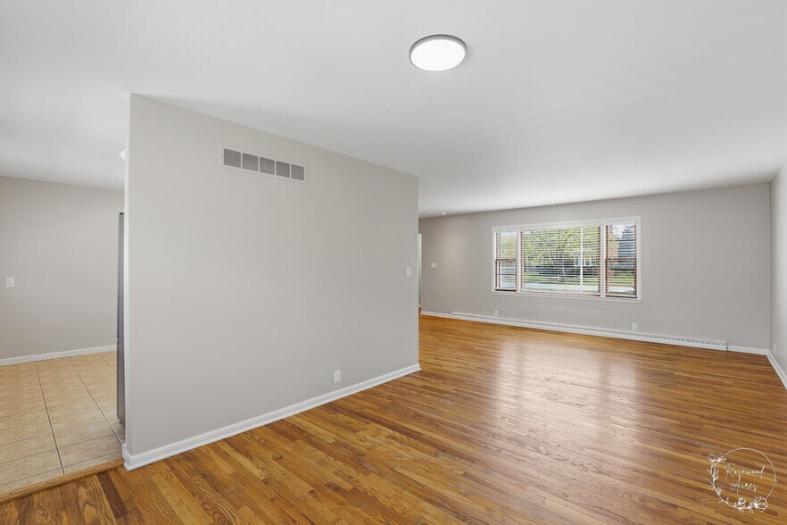 Building Photo - 410 S Chicago St