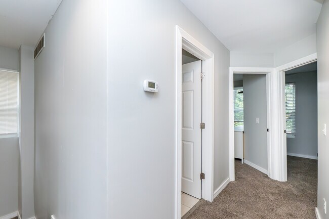 Building Photo - 402 Koch Ave
