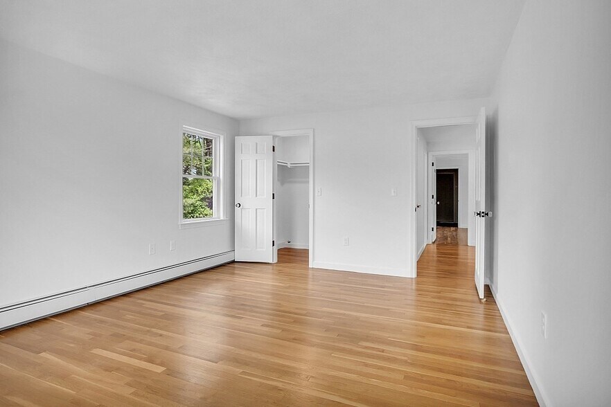 Building Photo - 8 Lantern Ln