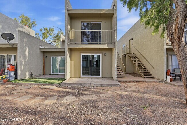 Building Photo - 2844 E Marconi Ave