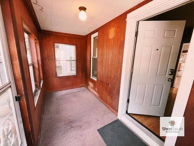 Building Photo - 3 bed 1.5 bath Single Family Home