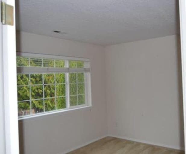 Building Photo - 1290 NE Margeaux Pl