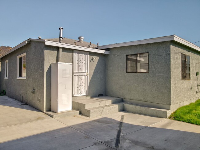 Building Photo - Single Family Home in Quiet Neighborhood.