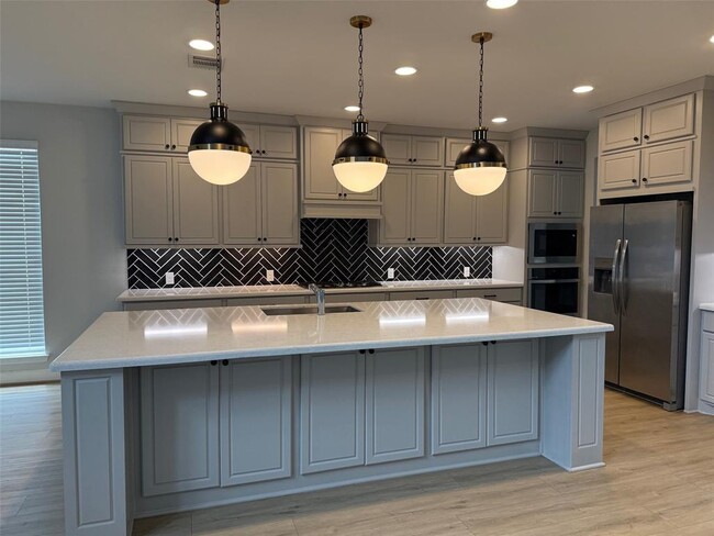 Building Photo - 29819 Breezy Pnes Lp