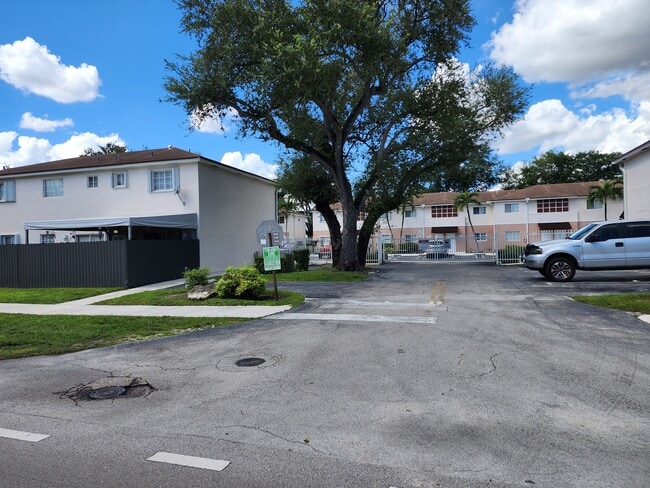 Building Photo - 8561 SW 109th Ave