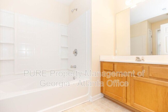Building Photo - 1750 Heights Cir