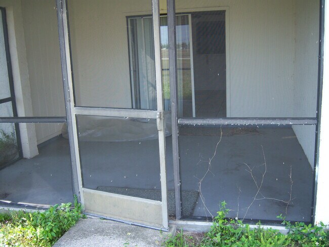 Building Photo - 611 SW 3rd Ter