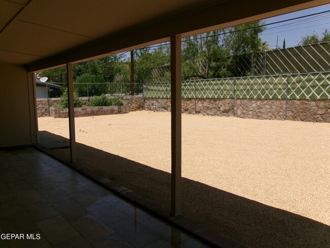 Building Photo - 6253 Dew Dr