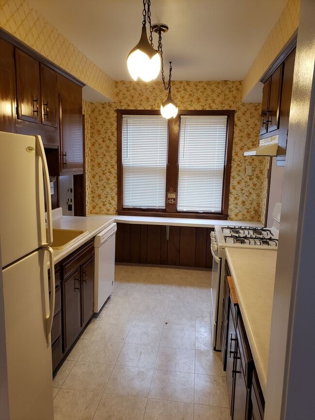 Building Photo - Beautiful 4 bedroom in Mac Groveland area