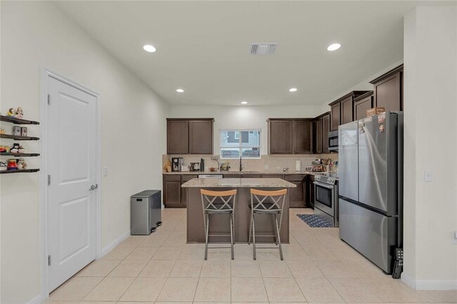 Building Photo - 16900 Adoro Dr