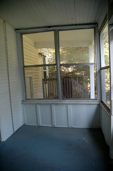 Building Photo - 1115 E Burlington St