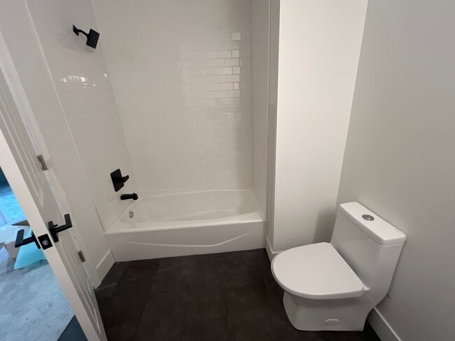 Building Photo - Welcome to this updated townhome in Northe...
