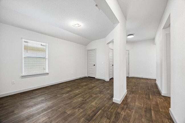 Building Photo - 105 Krause Spgs Dr