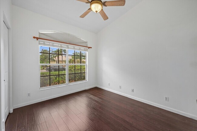 Building Photo - 106 Fernwood Crescent