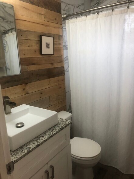 Bath - 312 Jagoe St