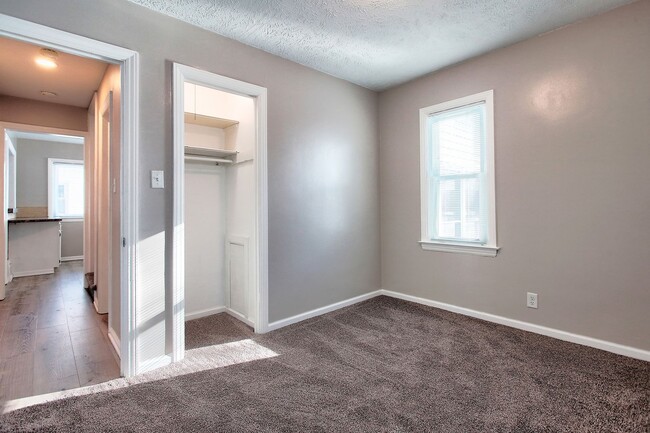 Building Photo - 3 Bedroom Home On Holland's North Side