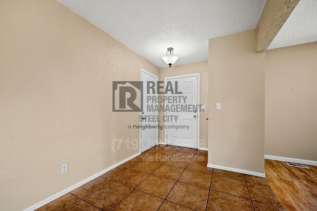 Building Photo - 12 Chicory Ct