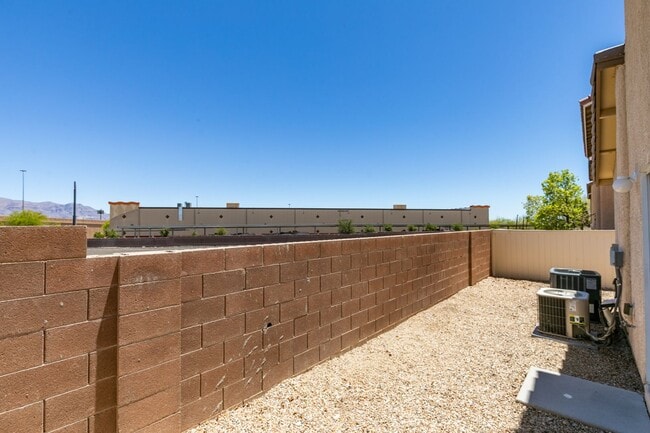 Building Photo - Bright & Spacious Home with Open Layout and Prime Location
