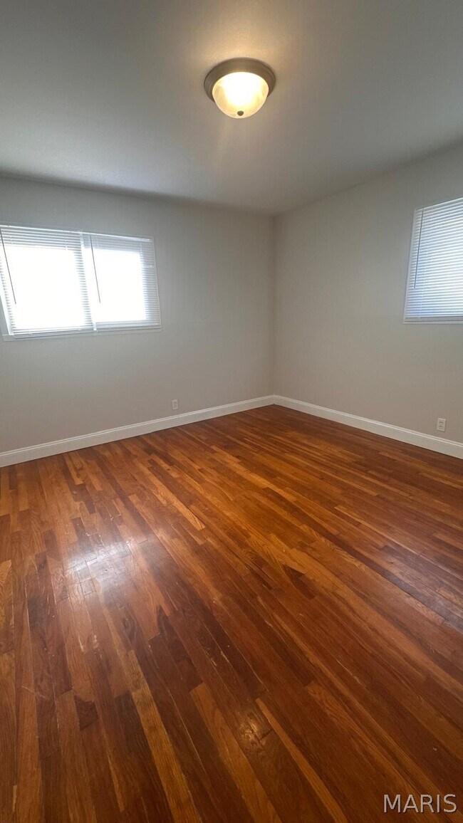 Building Photo - 3437 Elmhurst Dr