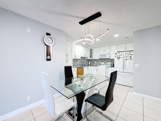 Building Photo - 3586 La Playas Ct