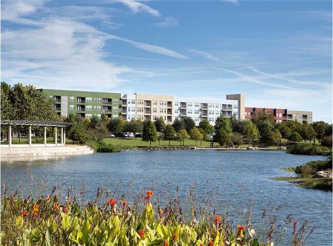 Building Photo - 1902 1/2 Simond Ave