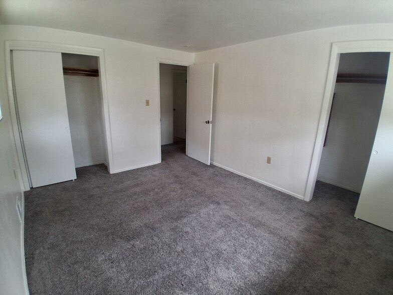 bedroom 1 - 806 Westbury Rd
