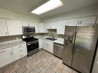 Building Photo - Beautiful 2 bed in Clearfield!