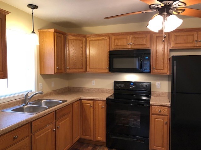 Building Photo - 1120 Manor Ave