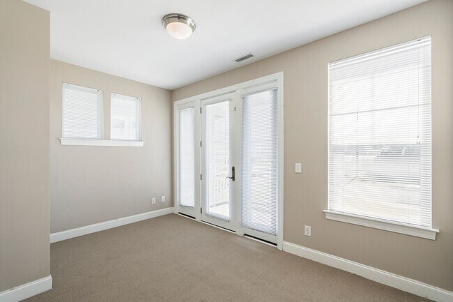 Building Photo - 3 bedroom, 2 1/2 bath unfurnished Townhouse located in Surf City-Ocean views