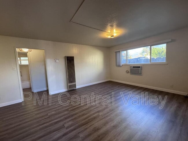 Building Photo - 117 E Grove St