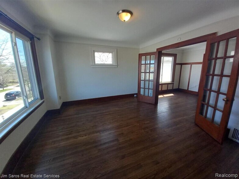 Building Photo - 1463 Beaconsfield Ave