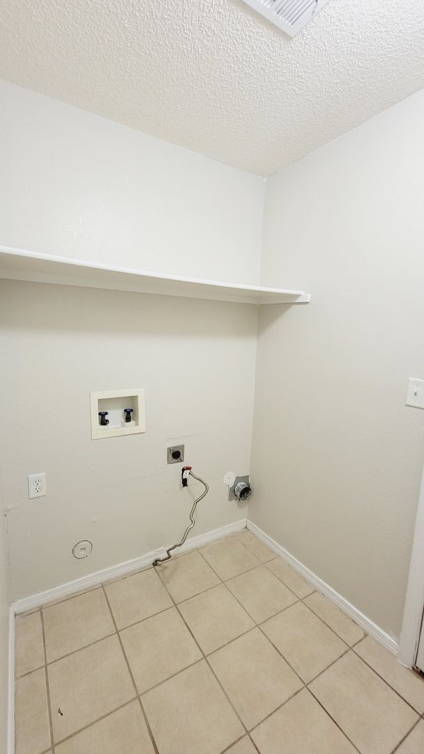 Building Photo - Recently painted 4 bedroom, 3 bath home in...