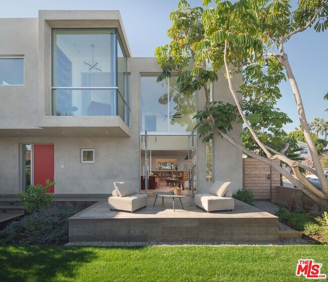 Primary Photo - 2801 Sanborn Ave