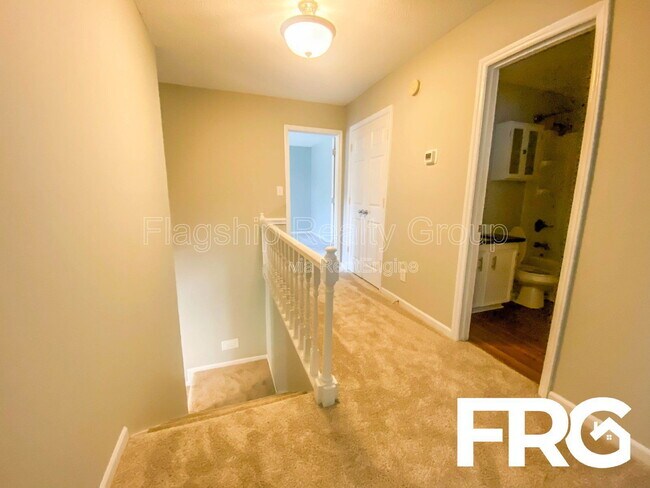 Building Photo - 305 Smith Pl