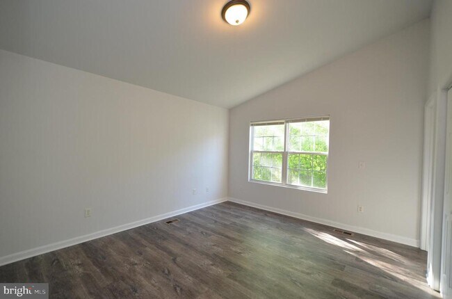 Building Photo - 1161 Gwynne Ave