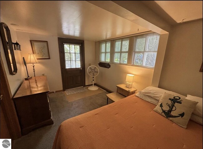 Building Photo - 855 E Front St