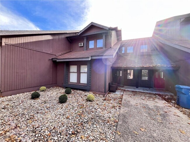 Primary Photo - 26 Melinda Ln