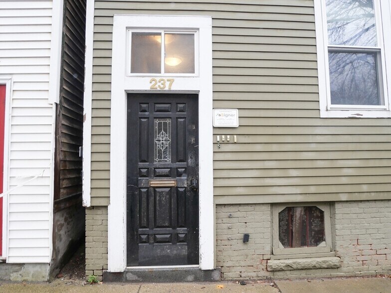 Building Photo - 237 W 3rd St