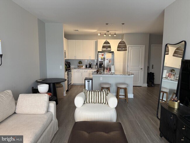 Building Photo - 15250 Siesta Ky Way