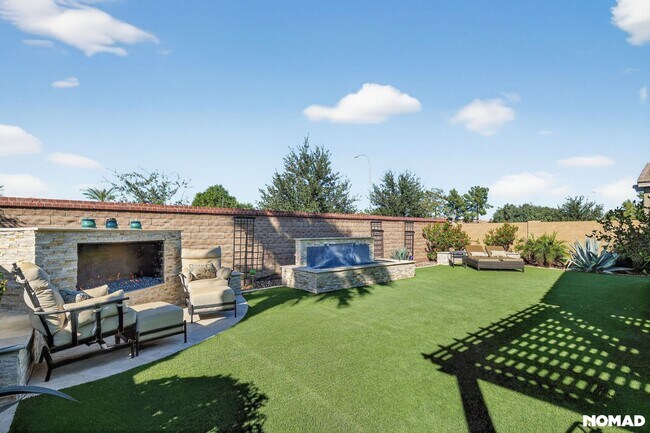 Building Photo - 4060 S Thistle Dr