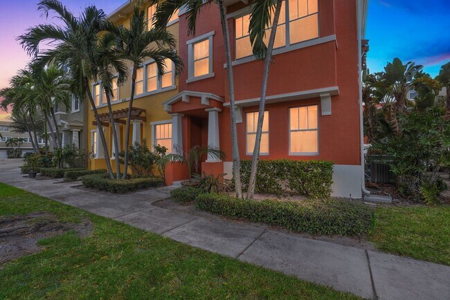 Building Photo - 4 Bedroom Townhome in West Palm Beach
