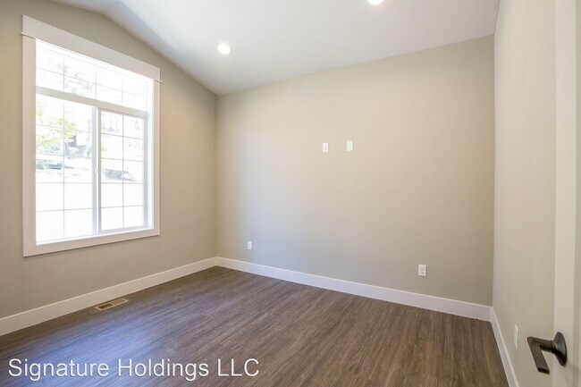 Building Photo - 4 br, 3 bath House - 314 E. Little Spokane...