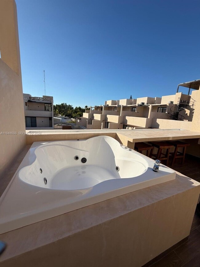 Building Photo - 121 Calle 23, entre 28 y 30, Centro