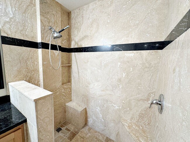 Building Photo - FREE WEEK PROMO! 2 BEDROOM 2 BATH GUARD GATED PARK AVENUE CONDO OFF THE STRIP!